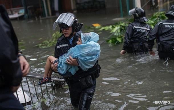 От мощного тайфуна Мангхут в Гонконге пострадали 362 человека