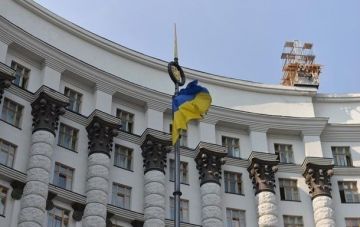 Кабмин предлагает сократить расходы на госорганы