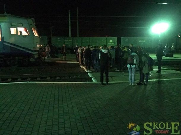 На Закарпатье блокировали железную дорогу