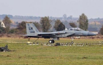 Истребитель США аварийно приземлился в Украине