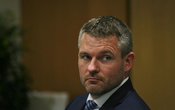 Авто с премьером Словакии сбило оленя, есть пострадавшие