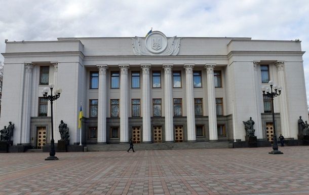 Парубий досрочно закрыл заседание парламента, отложив отставку Яценюка