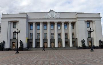 Парубий досрочно закрыл заседание парламента, отложив отставку Яценюка