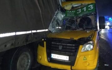 Под Киевом маршрутка с пассажирами протаранила грузовик