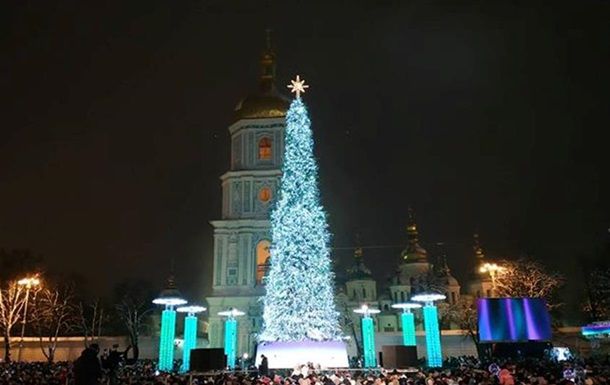 В Киеве зажгли главную елку страны