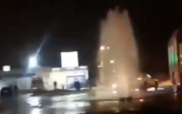 В Днепре из-под земли бил десятиметровый "фонтан"