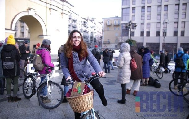 На Майдане велосипедисты поддержали всемирный флешмоб