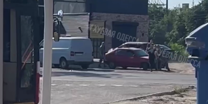 ТЦК Одеси відреагувало на скандал з поїздкою на капоті