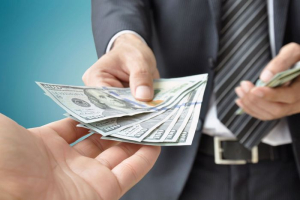 Юристи розкритикували законопроєкт про відкуп для коррупціонерів