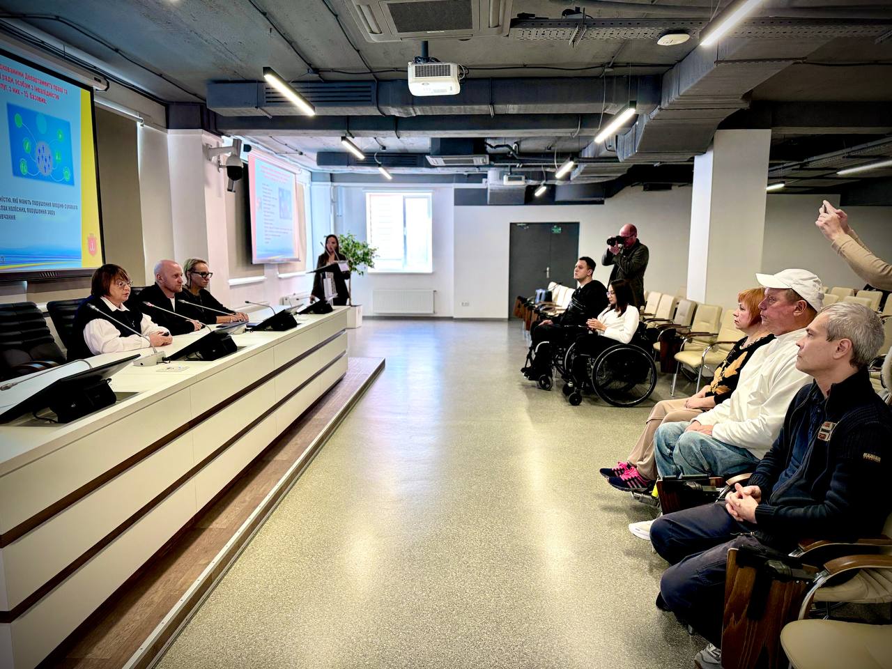 Калека или ампутант - социальное такси и опрос об инвалидах