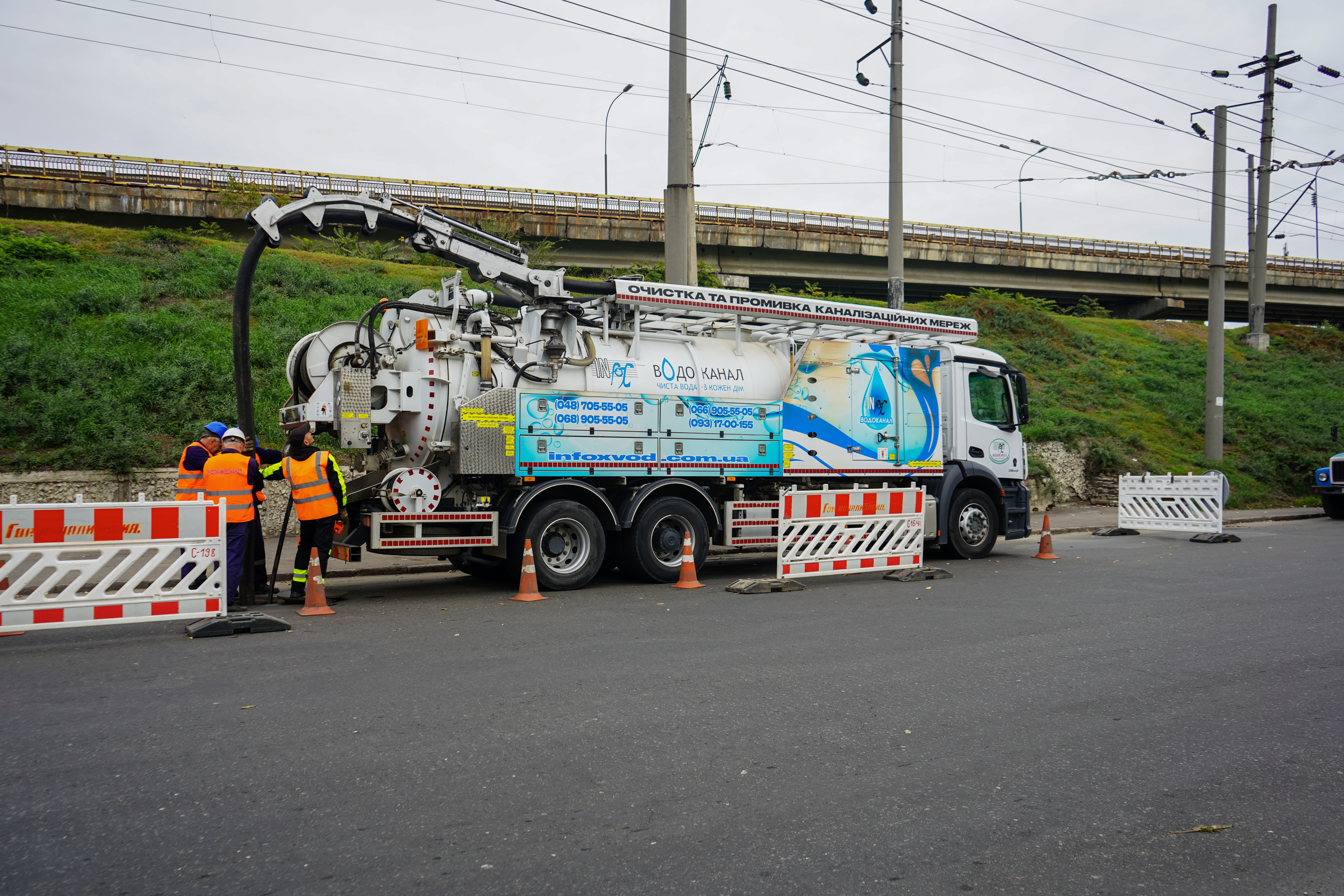 Одесский Инфоксводоканал чистит канализацию города