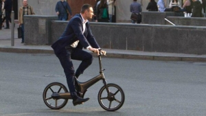 Кличко упал с электробайка по пути в мэрию