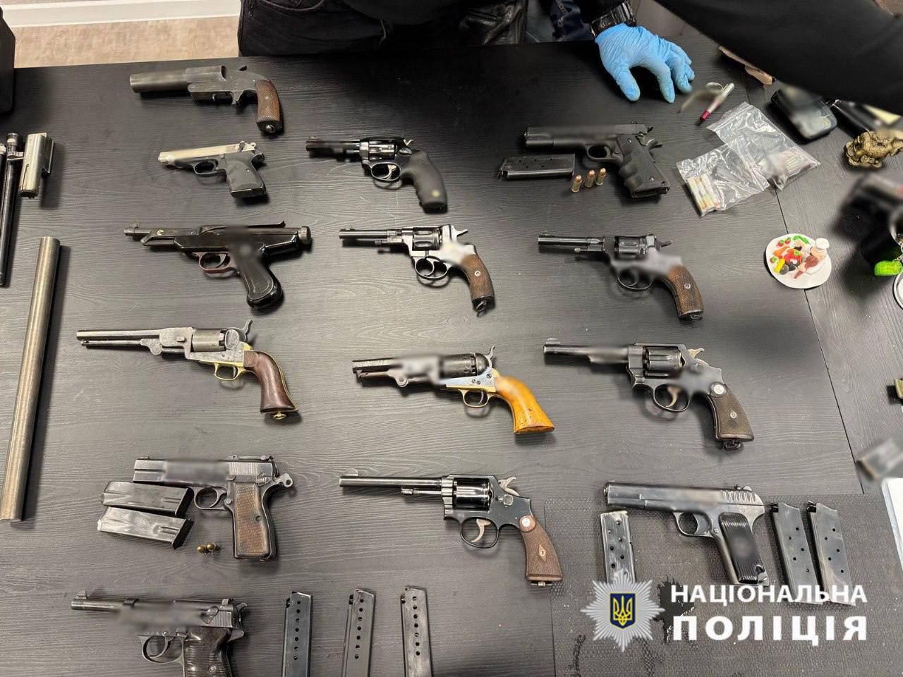 Переделывал и продавал оружие