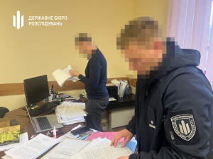 Жінка-воєнком побила затриманого