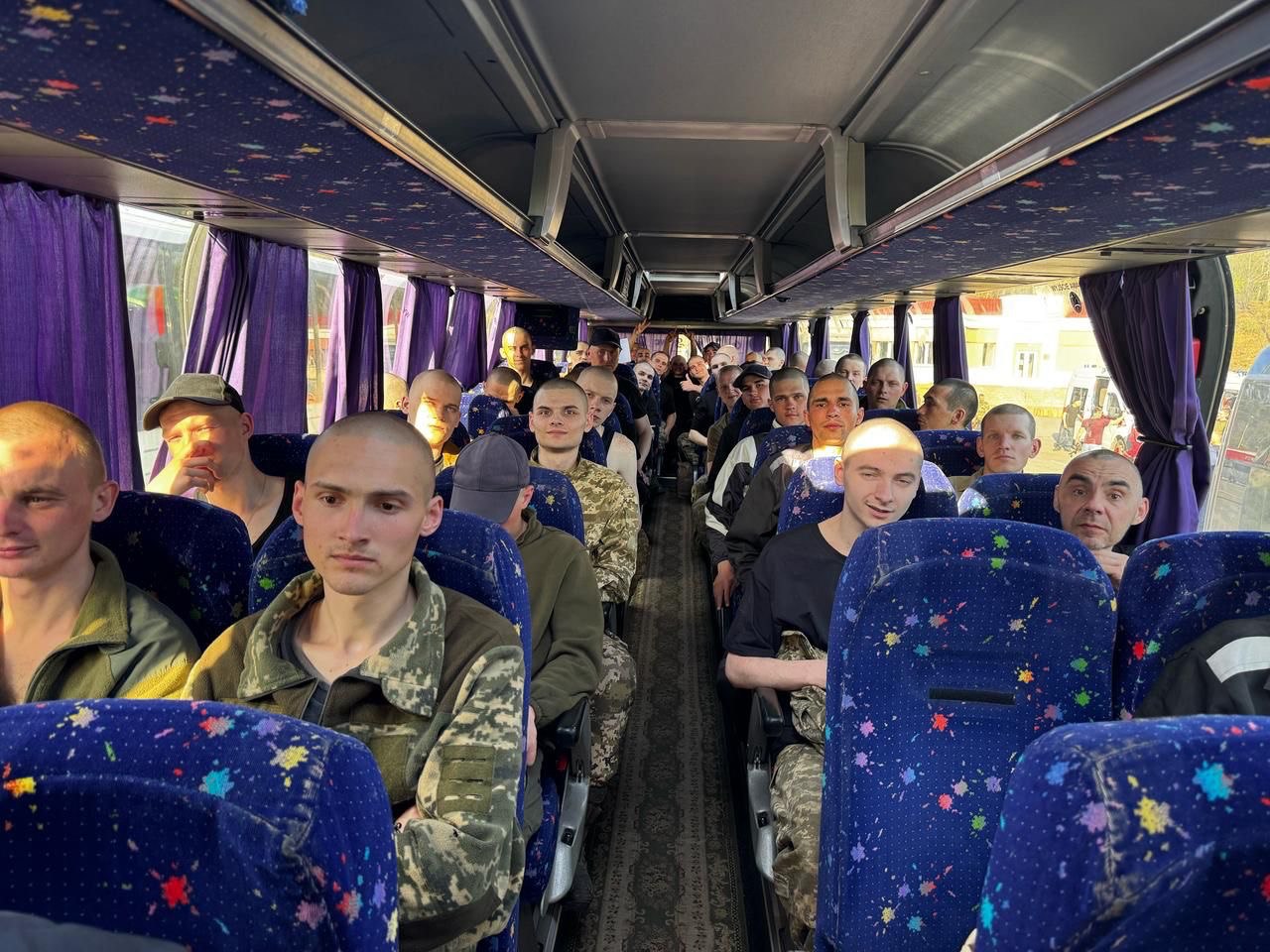 Пасха 2025: Благодатный огонь, перемирие Путина, обмен пленными