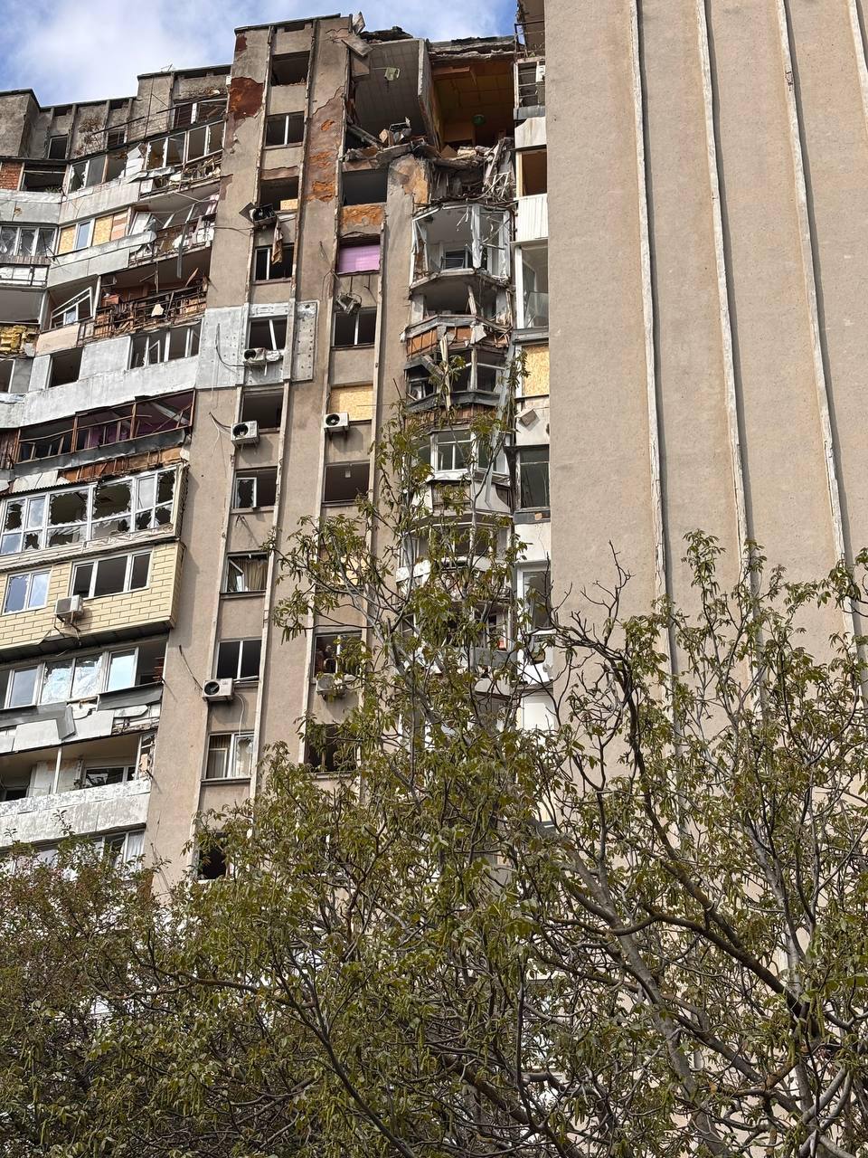 В Одесі дрони пошкодили 16-поверхівку