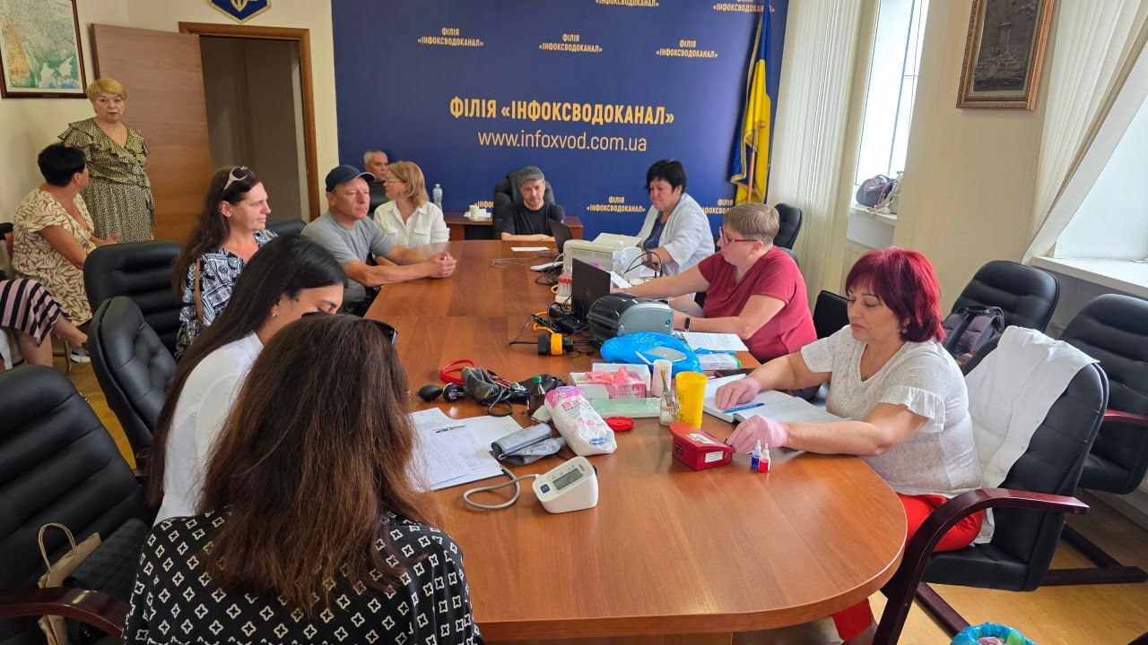 Коллектив "Инфокс" сдал кровь по случаю праздника