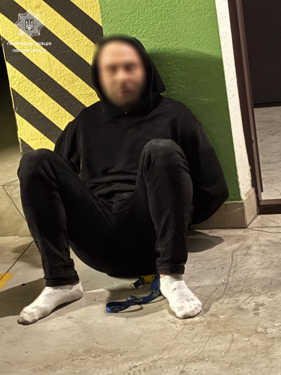 Патрульні відкрили стрілянину в паркінгу