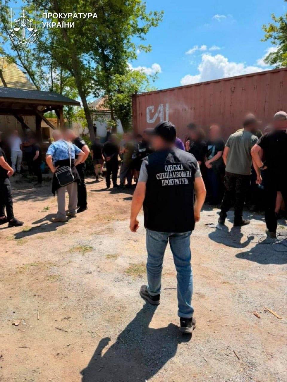 На Одещині військовий примушував підлеглих будувати його дім