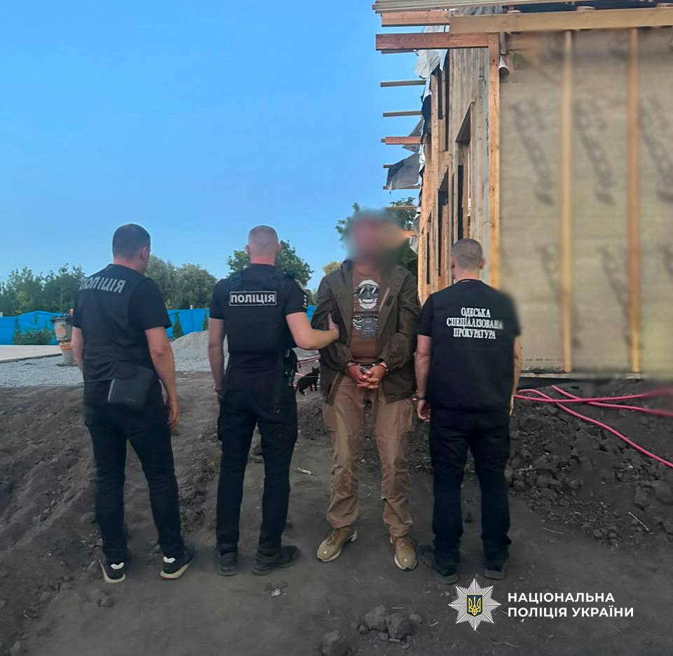На Одещині військовий примушував підлеглих будувати його дім