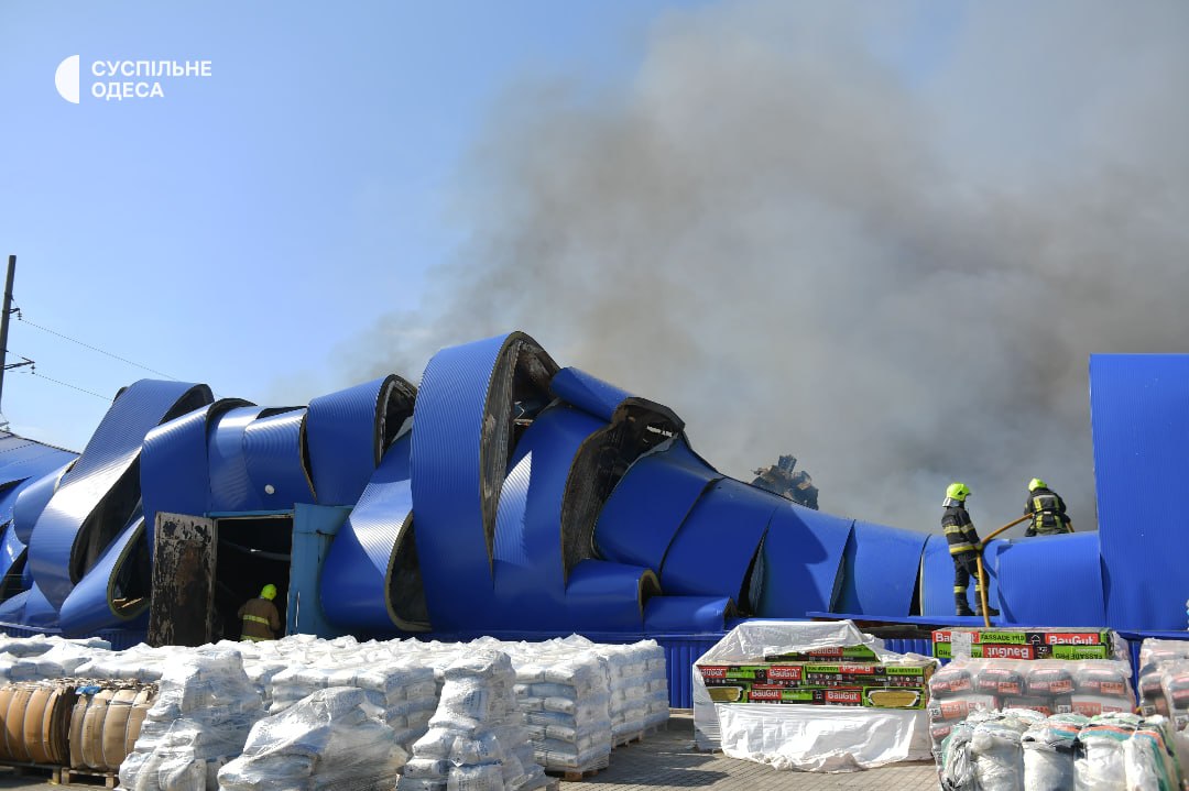 Відомо про пʼятьох постраждалих внаслідок ударів по "Епіцентру" біля Одеси