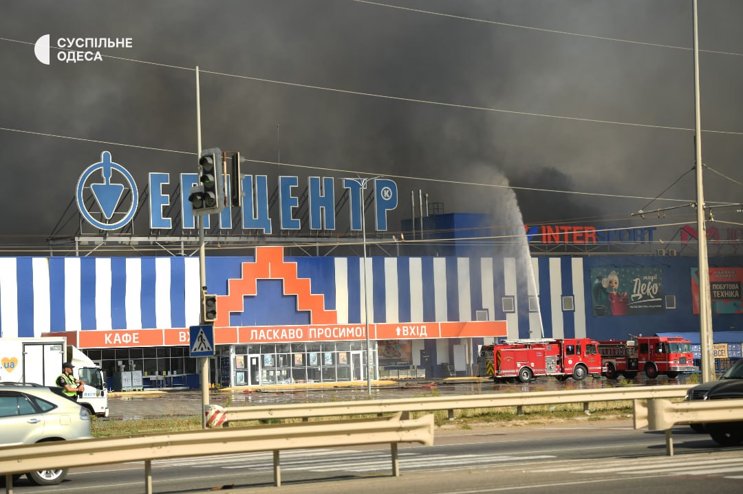 Відомо про пʼятьох постраждалих внаслідок ударів по "Епіцентру" біля Одеси