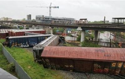 Под Вашингтоном сошел с рельсов поезд с химвеществом