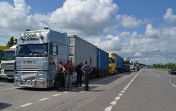 Фуры разблокировали трассу "Одесса-Киев"