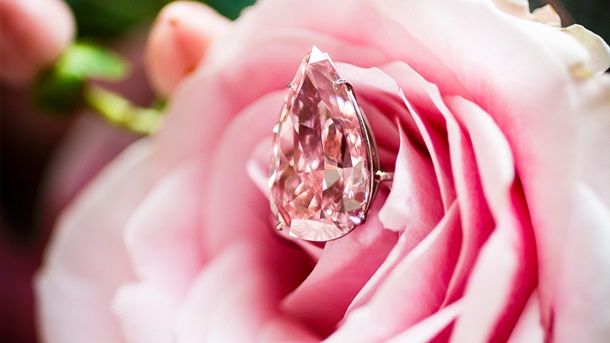 Уникальный розовый бриллиант продан за рекордную сумму