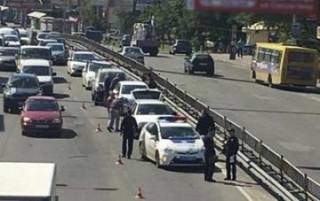 В Киеве столкнулись сразу 12 автомобилей