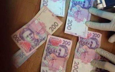 Чиновник миграционной службы хотел съесть взятку