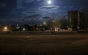 Метеорит оставил яркий след в небе США