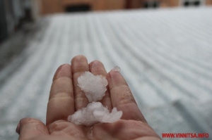 Винницу и область засыпало огромным градом