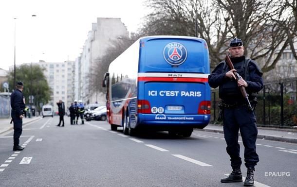 Во Франции неизвестные обстреляли туристический автобус