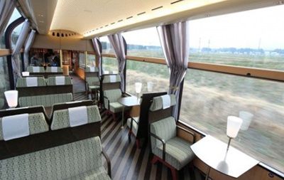 В Японии появился "стеклянный" поезд