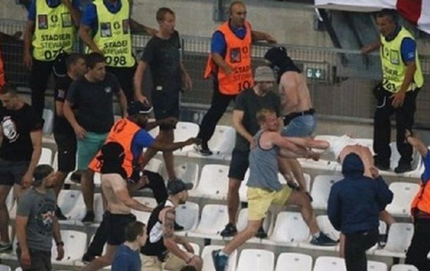 УЕФА начал дисциплинарное расследование в связи с беспорядками в Марселе