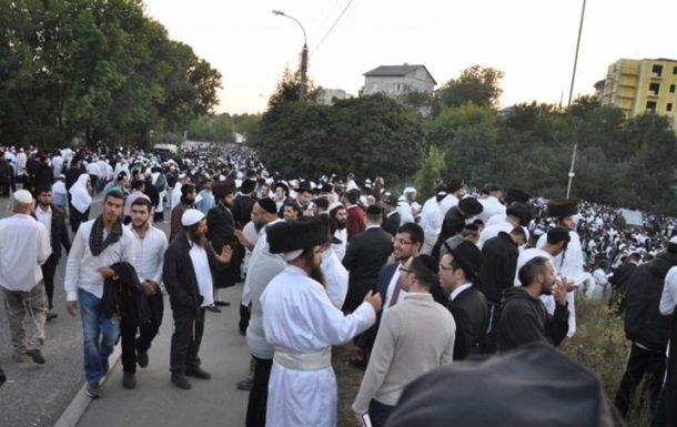 В Умани паломники побили мужчину и видеооператора