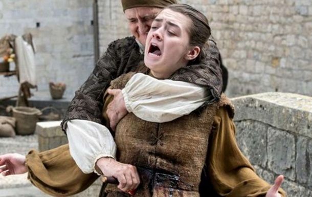 В сети высмеяли "чудом выжившую" Арью из Игры престолов