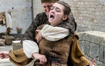 В сети высмеяли "чудом выжившую" Арью из Игры престолов