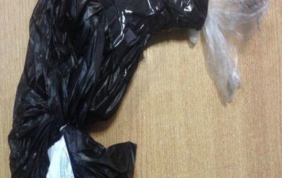 В киевском метро задержали мужчину с оружием и наркотиками