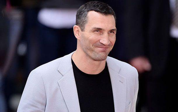 Кличко покинул Украину и отправился в Австрию