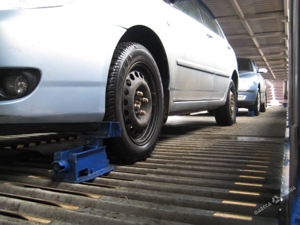 Из Одессы в Днепропетровск запустили вагон-автомобилевоз (фото)