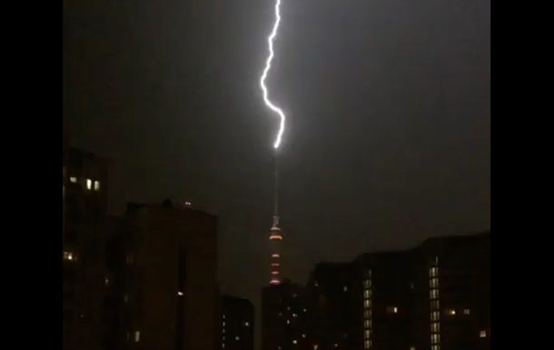 Молния попала в Останкинскую телебашню