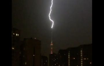 Молния попала в Останкинскую телебашню