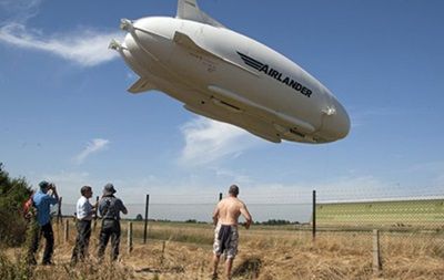 Крупнейшее воздушное судно упало в Англии