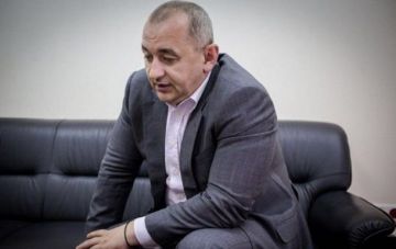 Матиос пригрозил тем, кто "камуфлируется в вышиванки"