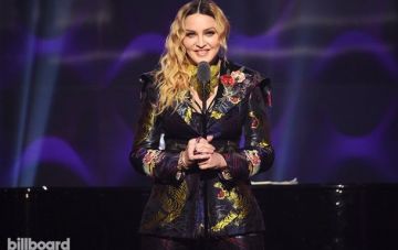 Журнал Billboard признал Мадонну женщиной года