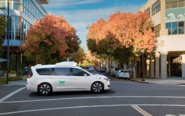 Google и Chrysler создали беспилотный минивэн