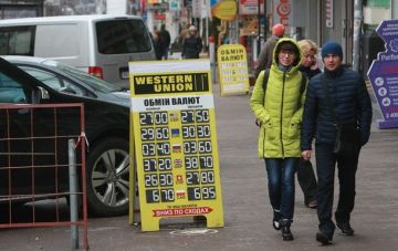 27,7. В Украине резко подскочил наличный доллар