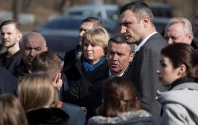 Кличко обещает отремонтировать в этом году триста километров дорог в Киеве